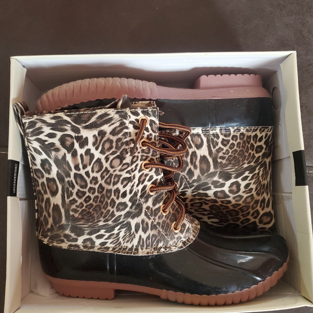 Duck boots/snow boots Leopard size 10